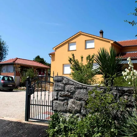 Raj Muraj Apartamento Kornić