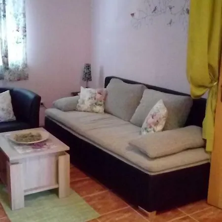 Raj Muraj Apartamento Kornić