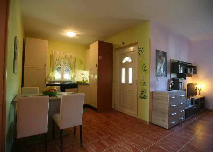 Raj Muraj Apartment Kornic